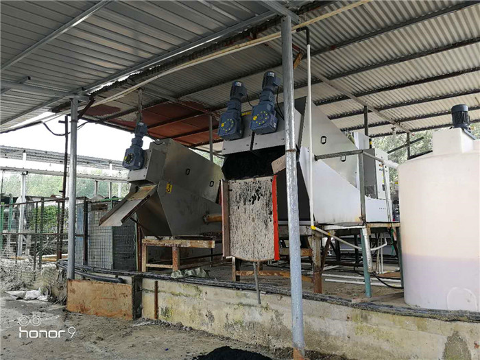 疊螺式污泥脫水機現場調試出泥效果