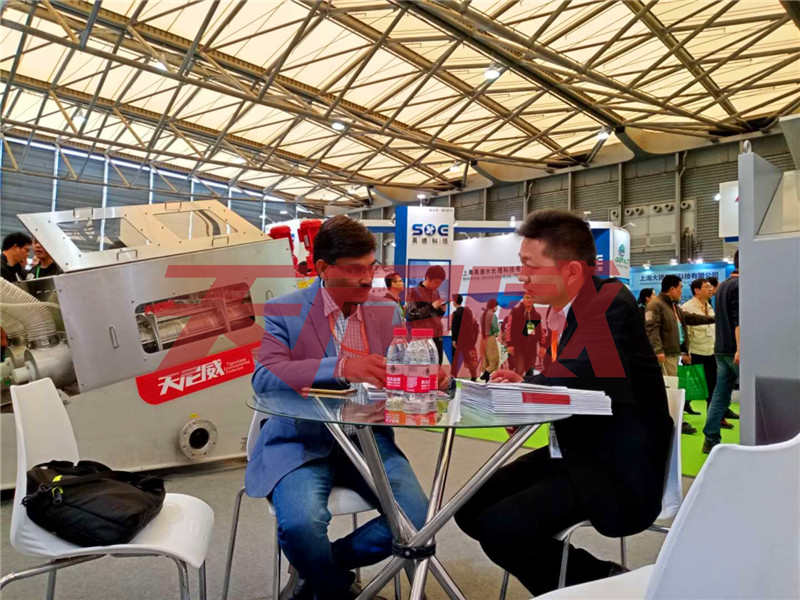 天尼威參加2019上海環博會展會現場